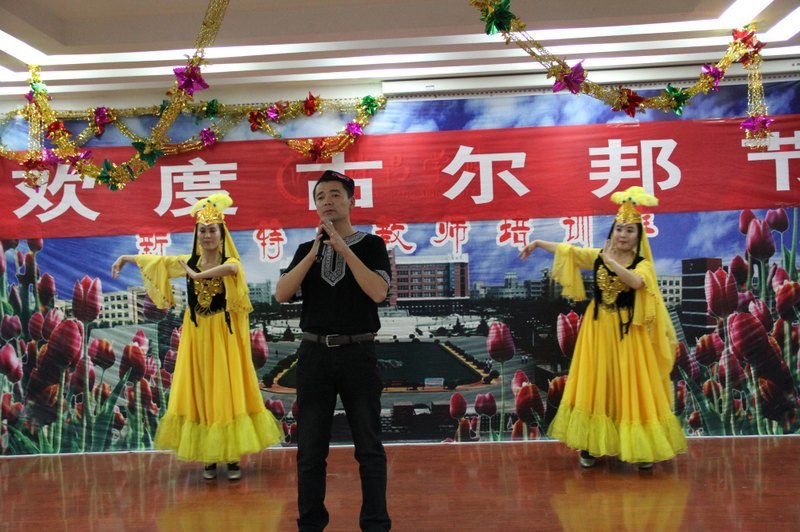 校领导与新疆培训班学员共度古尔邦节