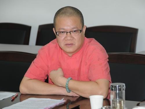 凌靖波召开座谈会调研学生工作