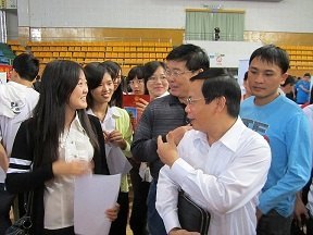 �㶫ʯ�ͻ���ѧԺ�����š��μ�2012�ꡰһ��һ�� ���ù�Ӯ����У��ҵ����Ƹ����