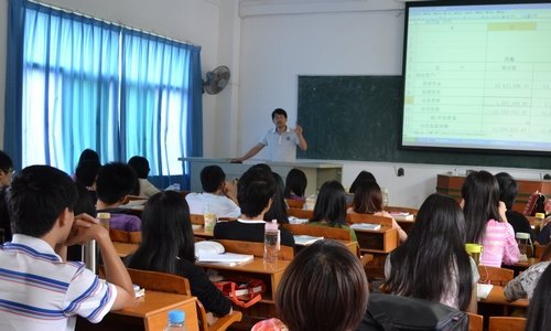 经管系实施“行业专家进课堂”教学改革计划