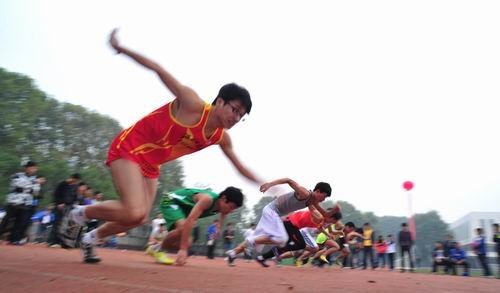 湖北工业大学2012年大学生田径运动会隆重举行