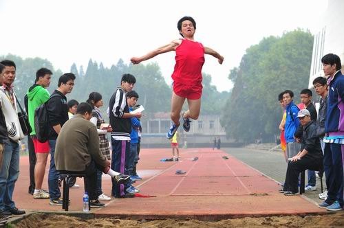 湖北工业大学2012年大学生田径运动会隆重举行