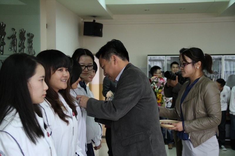 云南师范大学商学院举行2012年第二批赴泰汉语教学志愿者出征仪式