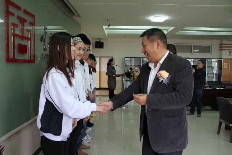 云南师范大学商学院举行2012年第二批赴泰汉语教学志愿者出征仪式