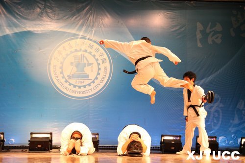 ������ͨ��ѧ����ѧԺ�ɹ��ٰ�����ʡ��У��������