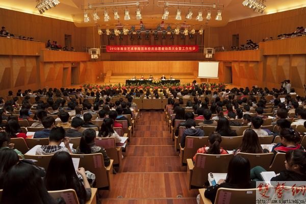 ϾѧԺУ־Ը߶Ա߹ѵ˳ٰ