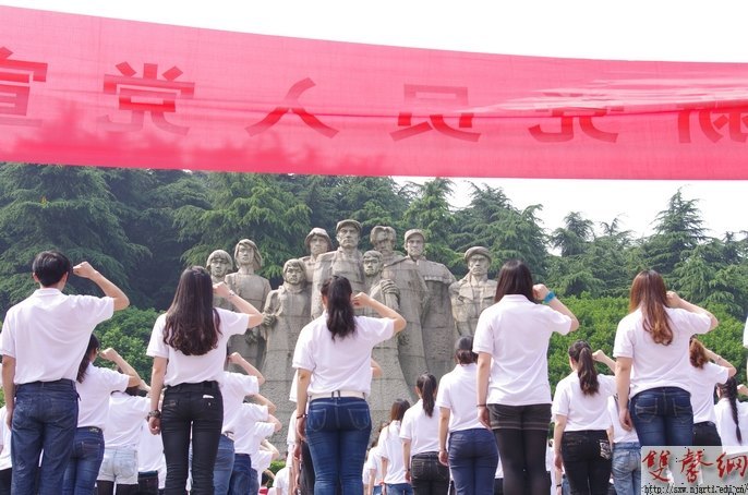 南京艺术学院参拍《科学发展铸辉煌》向党的十八大献礼