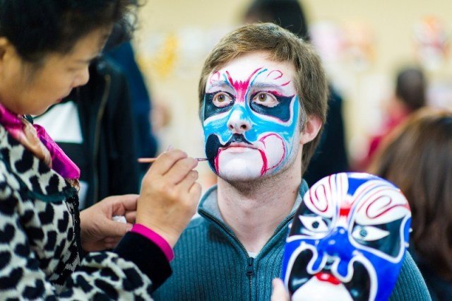 东华大学举办首届留学生中国文化节