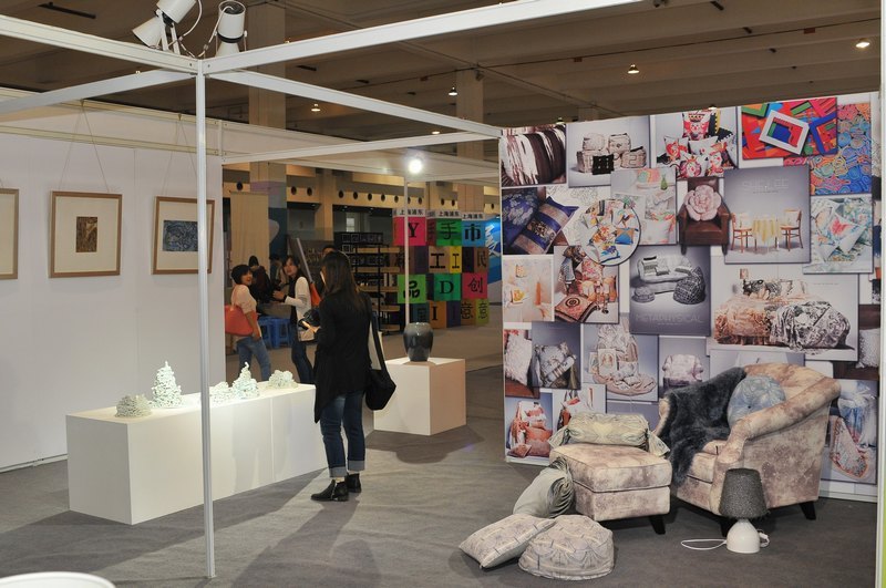 ������ѧ��װ•�������ѧԺ��չ2012�����ҵ������