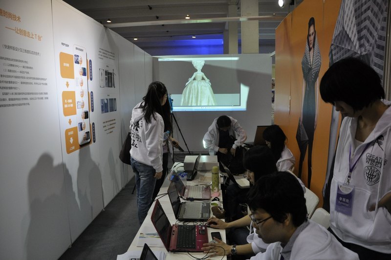 ������ѧ��װ•�������ѧԺ��չ2012�����ҵ������