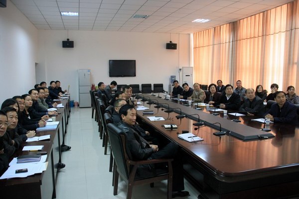 郑州职业技术学院党员干部师生集体观看党的十八大开幕式