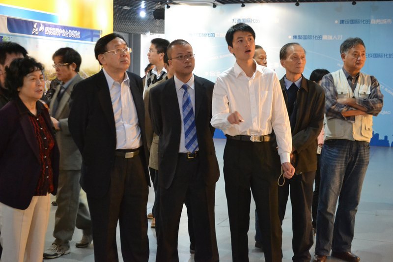 遍栽文华桃李树 广育花桥栋梁材 院长刘献君一行赴昆山花桥经济开发区参加实习就业基地授牌仪式