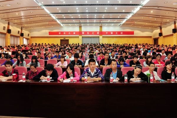 ����ѧԺ�ھ�����ѧ�ɲ���ѵ��¡�ؿ���