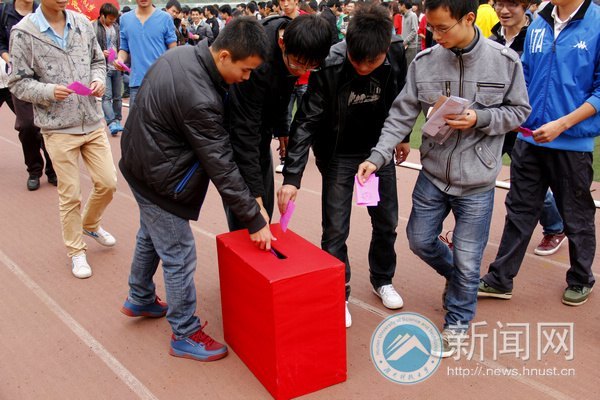 湖南科技大学选民积极参与雨湖区第五届人大代表选举