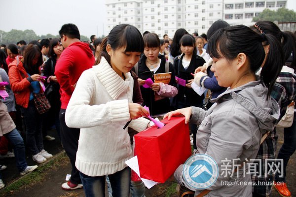 湖南科技大学选民积极参与雨湖区第五届人大代表选举