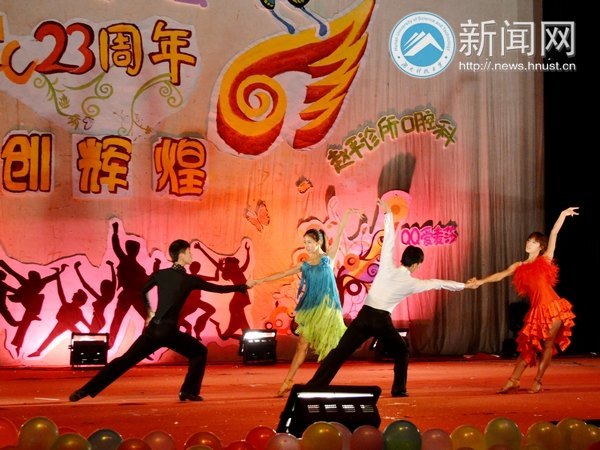 英语俱乐部2012届成立大会暨23周年庆典举行