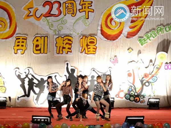 英语俱乐部2012届成立大会暨23周年庆典举行