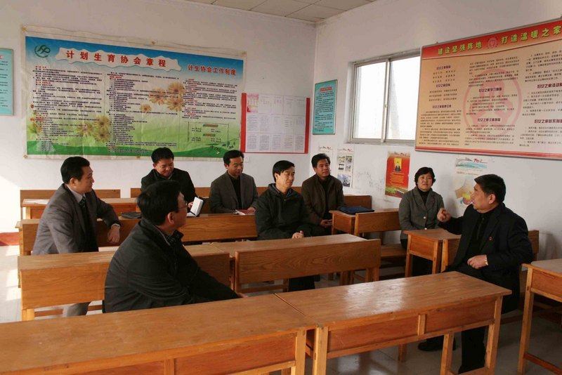 校领导再次看望驻村“第一书记”