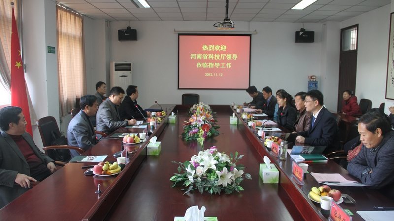 省院士工作办公室主任柳录明一行考察许昌学院科技创新团队建设工作