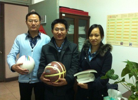 人文学院爱心活动“情系彝良、暖送真情”