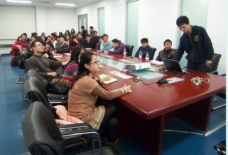 材料学院博士讲坛剖析如何提高科研效率