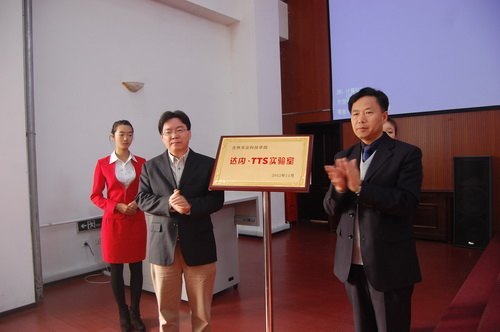 乘十八大东风 再结校企合作硕果乘十八大东风 再结校企合作硕果