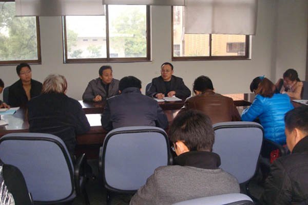 科院党总支召开“学习宣传贯彻十八大精神”专题会议