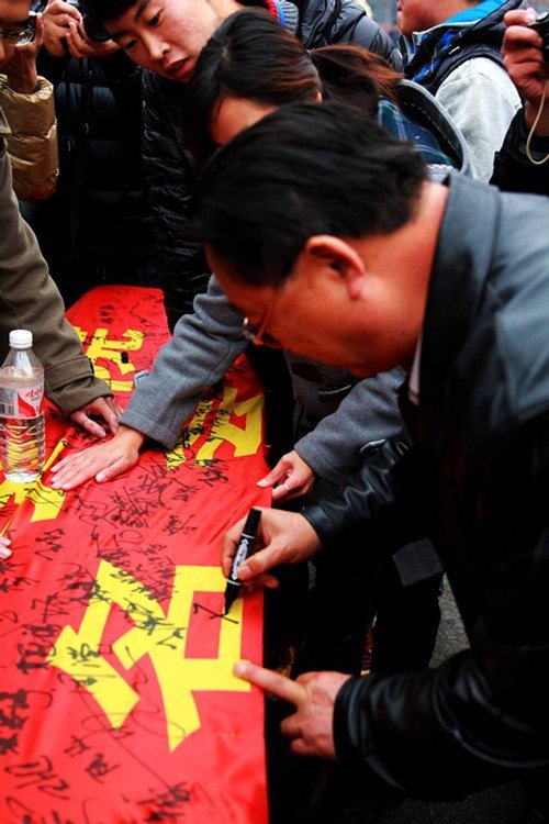 建筑与规划学院举行喜迎十八大签名活动