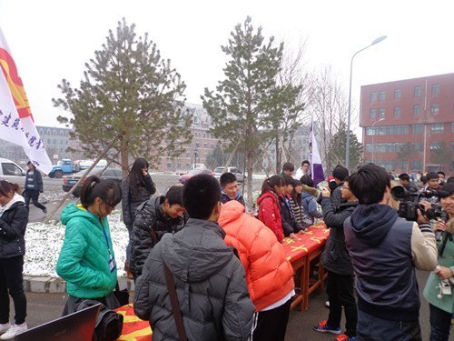 建筑与规划学院举行喜迎十八大签名活动