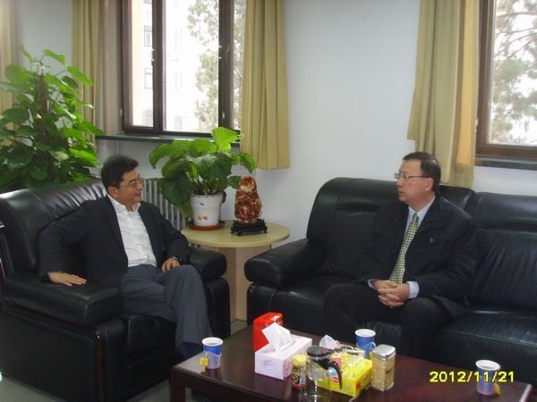 ����У��һ�вμӽ�������У��ʦ��ѵ�뷢չ���ֻ�