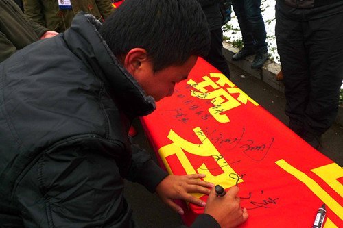 建筑与规划学院举行喜迎十八大签名活动