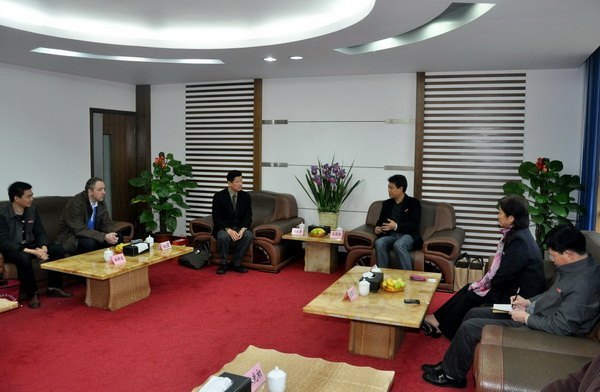 马国防书记会见建国科技大学客人