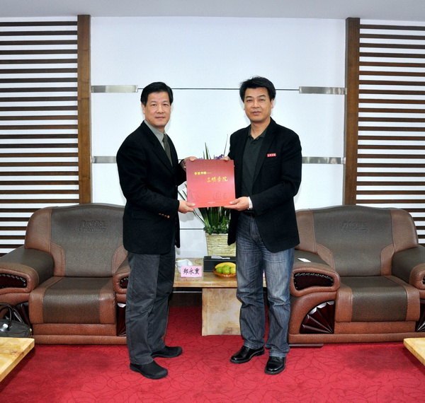 马国防书记会见建国科技大学客人