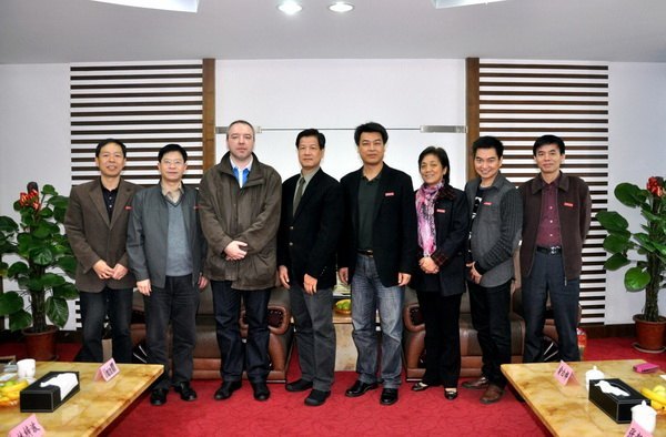 马国防书记会见建国科技大学客人