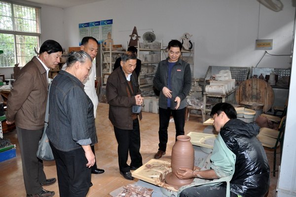 ����ũ�ִ�ѧ75����ѧ���ۺ����ð�ͬѧ������ѧԺ�ιۿ���