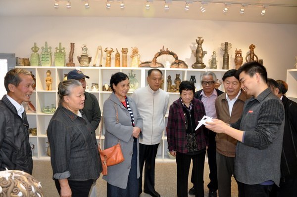 ����ũ�ִ�ѧ75����ѧ���ۺ����ð�ͬѧ������ѧԺ�ιۿ���