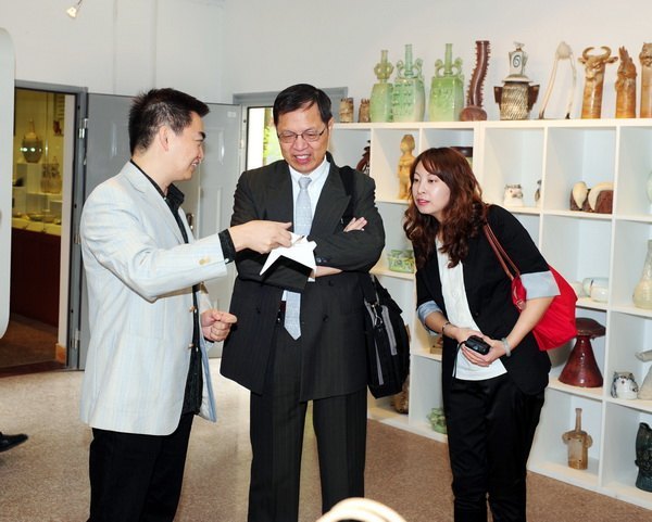 马国防刘健会见台湾首府大学杨顺聪校长一行