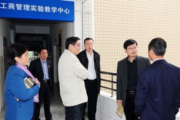 刘健校长实地调研校园规划建设情况