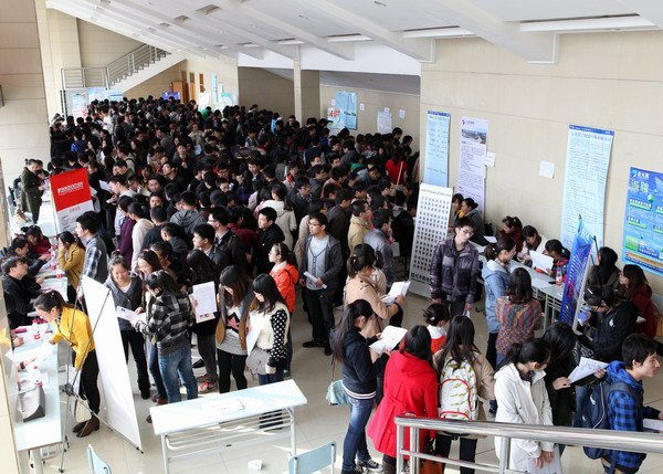 武进经发区、昆山花桥国际商务城等多家单位组团来校揽才