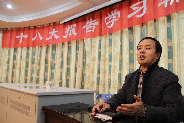 市社科联主席陈满林来校宣讲十八大精神