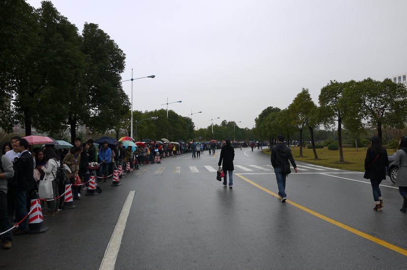 松江大学园区七校2013届毕业生联合招聘会在校举行