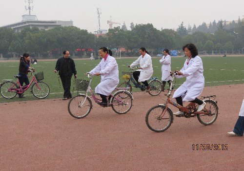 校医院成功举行2012冬季运动会