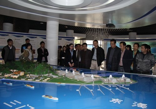 校机关党总支三个支部的教工赴三门参观考察