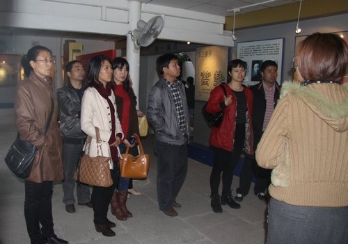 校机关党总支三个支部的教工赴三门参观考察