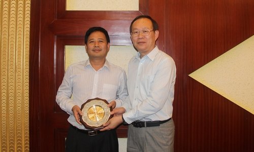 �������ʶӵ���ƽ���߷�У��