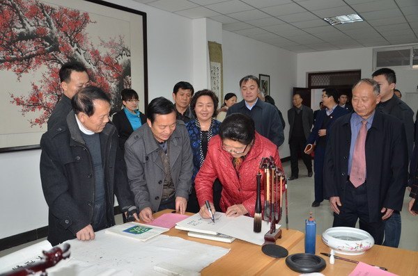 全国关工委顾秀莲主任莅临郑州职业技术学院视察