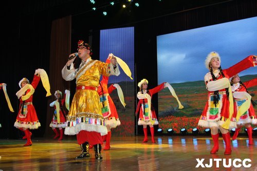 �����������ѧԺ�ڽ���ӭ�ӵ���ʮ�˴����ջ����л�Ѽ�