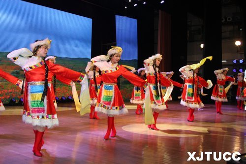 �����������ѧԺ�ڽ���ӭ�ӵ���ʮ�˴����ջ����л�Ѽ�