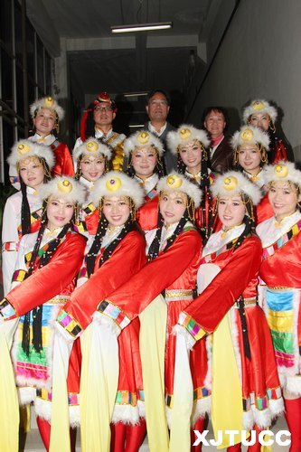 �����������ѧԺ�ڽ���ӭ�ӵ���ʮ�˴����ջ����л�Ѽ�