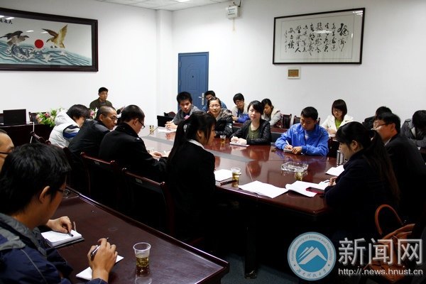 “未来,我们充满信心”:计算机科学与技术专业党支部学习“十八大”精神讨论速记